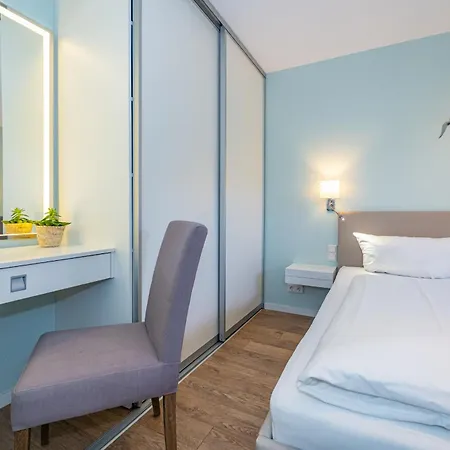 Flut No 5 Apartment *